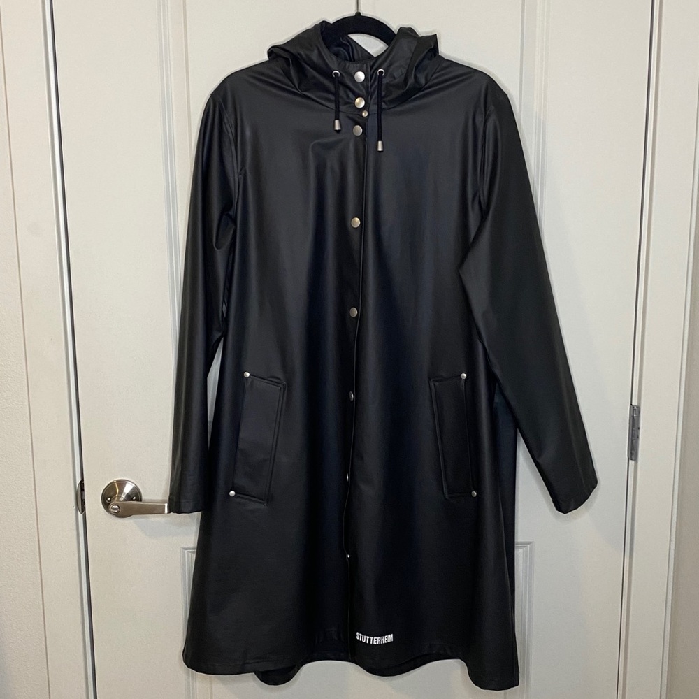 Stutterheim Mosebacke LW Black Raincoat